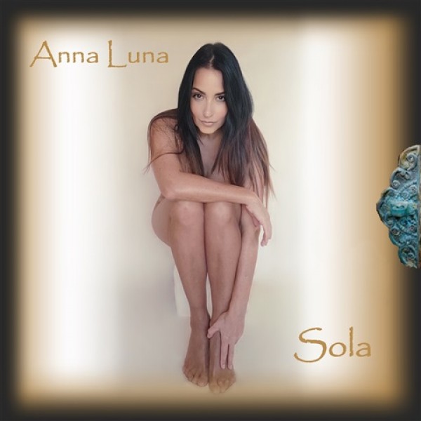 Anna Luna canta, toca, graba y publica el álbum 'Sola', fruto del confinamiento