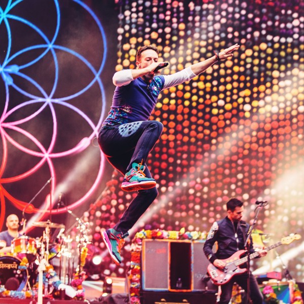Coldplay inicia entre globos y confeti su gira por EEUU