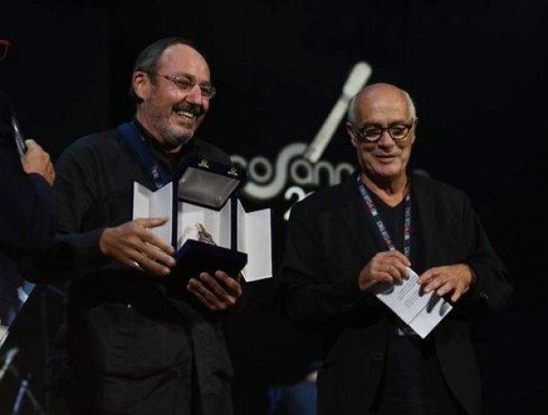 El director de Barnasants Pere Camps recibe el premio Tenco en San Remo