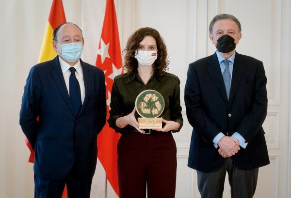 El ocio nocturno de Madrid premia a la presidenta Díaz Ayuso por su valentía en la gestión de la pandemia