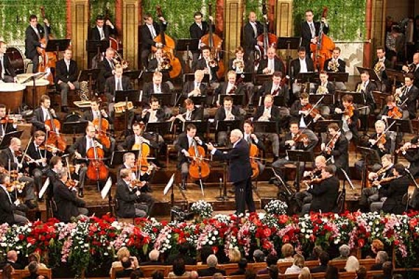 Los músicos de orquestas no transmiten el covid-19 al tocar, dice un estudio de la Filarmónica de Viena