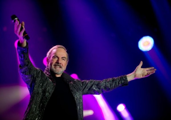 Neil Diamond realizará una gira internacional celebrando 50 años en la música