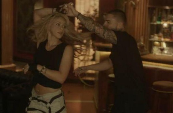 Shakira lanza una versión salsera de 'Chantaje' 