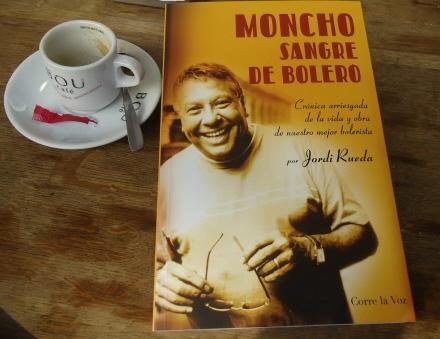 Un libro sobre el cantante Moncho evoca grandes momentos de la historia del bolero 
